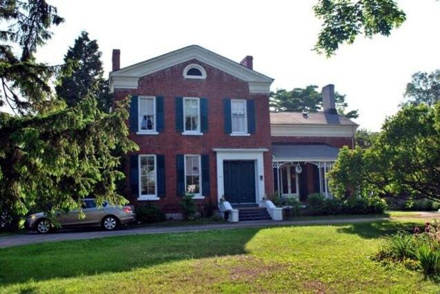 Mackechnie House Bed & Breakfast Cobourg Exterior photo